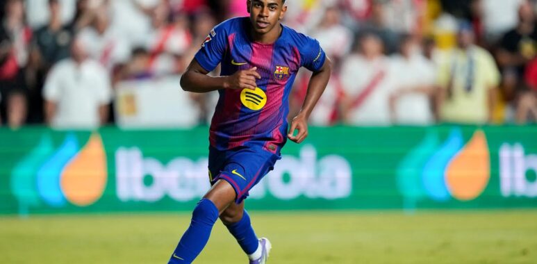 Lamine Yamal dengan jersey barcelona di pertandingan el classico