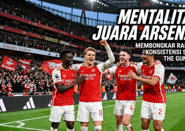 Para pemain Arsenal menunjukkan ekspresi fokus dan ketenangan penuh determinasi di lapangan Emirates Stadium saat menghadapi tekanan pertandingan.