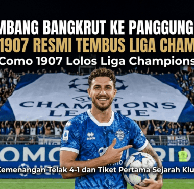 Para pemain dan suporter Como 1907 merayakan keberhasilan bersejarah lolos ke Liga Champions Asia dengan membentangkan bendera klub.