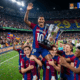 Para pemain Barcelona merayakan gelar juara Liga Spanyol ke-29 setelah memenangkan pertandingan El Clasico melawan Real Madrid