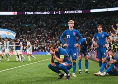 Ekspresi lesu Harry Kane dan kawan-kawan setelah Inggris dipastikan gagal melaju ke final Piala Dunia 2026 akibat kekalahan dramatis dari Argentina