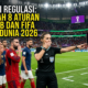 Wasit sepak bola sedang menunjuk ke arah layar monitor VAR di pinggir lapangan untuk meninjau ulang sebuah pelanggaran krusial
